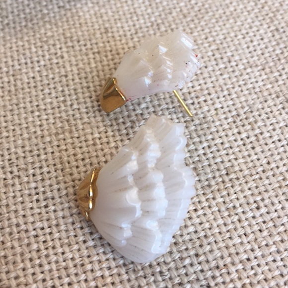 Vintage Pearly Acrylic Wing Ruffle Earrings - Picture 7 of 8